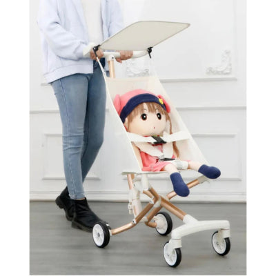 Poussette compacte beige confortable avec suspension 4 roues