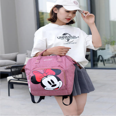 sac-a-dos-a-langer-rose-porte-a-la-main