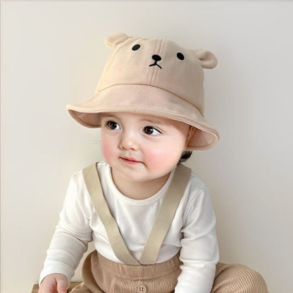 Chapeau bebe sur la tête 