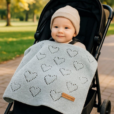 couverture bébé tricoté douceur dans la poussette