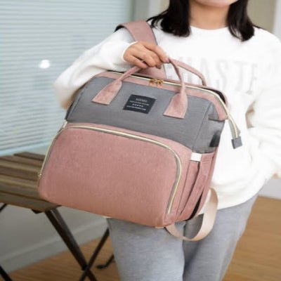 sac a dos a langer rose porte devant maman